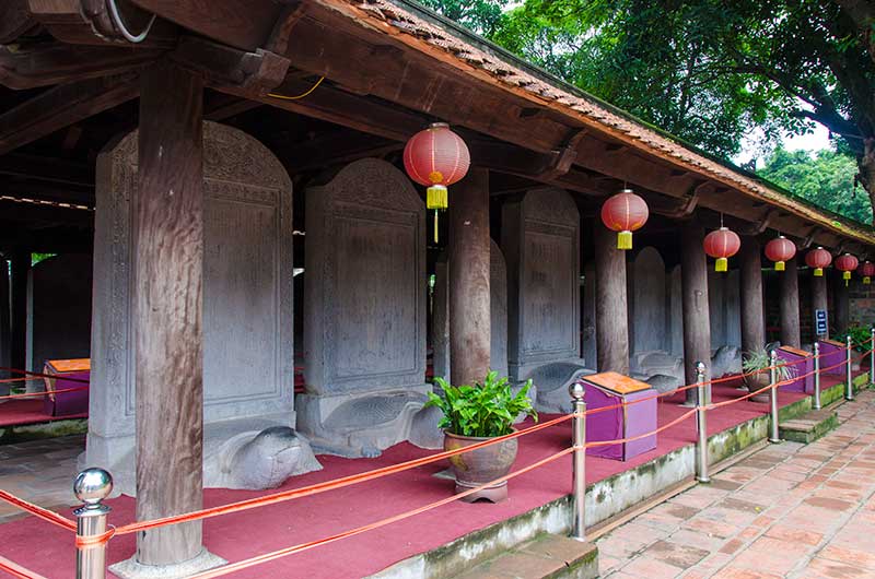 163 - Vietnam - Hanoi - templo de la Literatura - estelas sobre tortugas